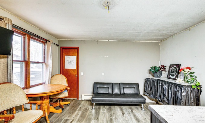 Lake Mills Apartamento | 5 Mi to Rice Lake State Park: Lake Mills Studio