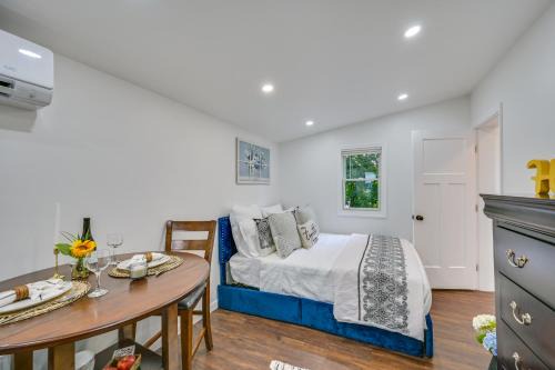 Danvers Apartamento | 5 Mi to Salem Furnished Patio at Danvers Studio!