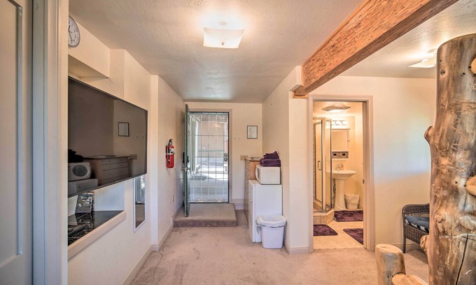 Big Bear City Cabaña | 5 Mi to Snow Summit: Cabin w/ Deck & Fireplace