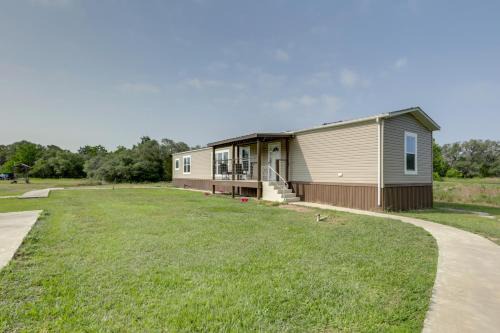 Sublime Casa | 5 Mi to Splashway Waterpark Cabin in Rock Island