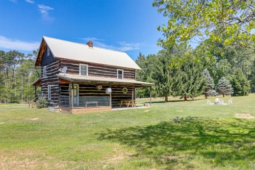 Penfield Casa | 5 Mi to State Parks Penfield Cabin with Fire Pit!