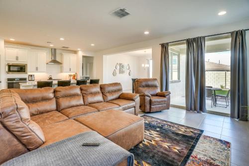Glendale Casa | 5 Mi to Westgate Newly Built Glendale Home