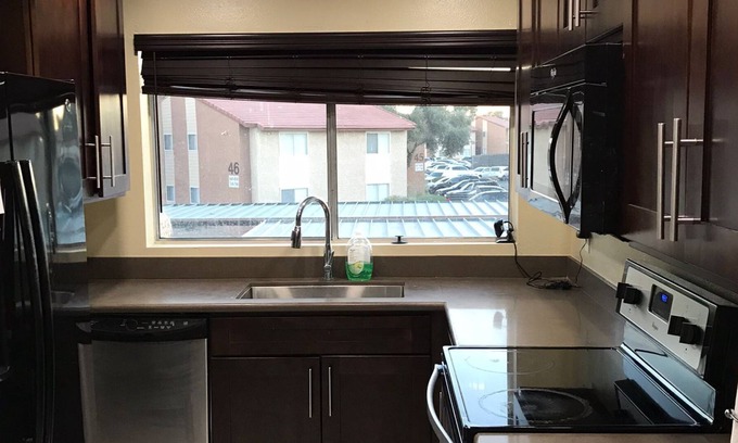 Chinatown Condominio | .5 miles away to Las Vegas Blvd strip.