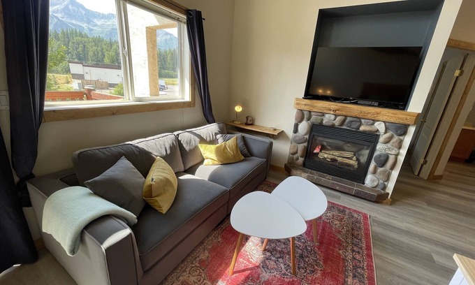 East Kootenay Condominio | 5 Min. Drive to the Resort and Fernie