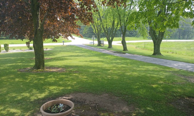 Elkhart Lake Casa | 5 min from Road America. Great yard and plenty of parking
