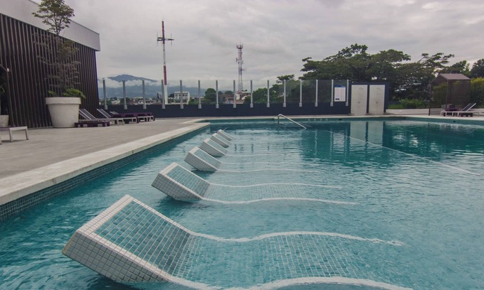 Cinco Esquinas Condominio | 5 min from San Jose - Big apartment with pool&gym