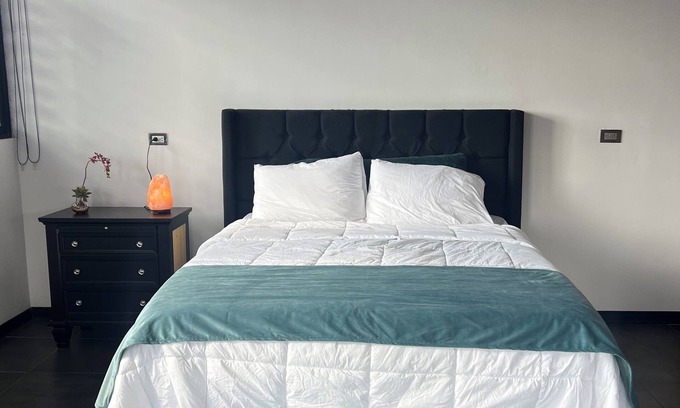 Agonia Apartamento | 5 min from SJO Airport Poas Volcano Alsacia Alajuela down town nCozy comfy A/C