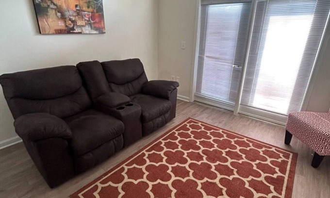Charlotte Apartamento | 5 min from UNCC 1Bedroom/1 Bath Free parking, close to Light Rail and Uptown