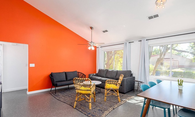 Rosewood Casa | 《5 Min to Downtown《 Fast Wi-Fi 》Newly Remodeled》