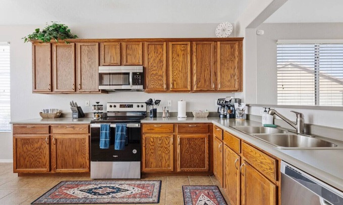 Countryside Casa | 5 min to Surprise Stadium~Getaway w/ private pool