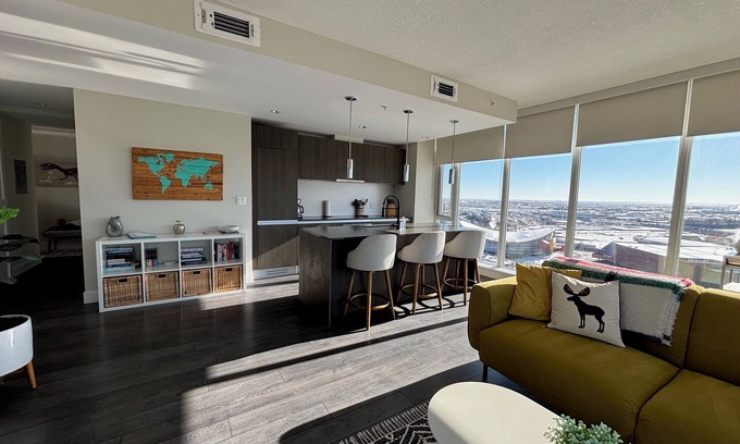 Victoria Park Condominio | 5 Min Walk to Saddledome - Amazing Views, Luxury 2 Bedroom