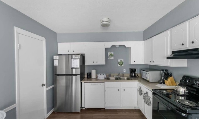Norwood Casa | 5 Mins from Uptown & Near Airport- Norwood Nest