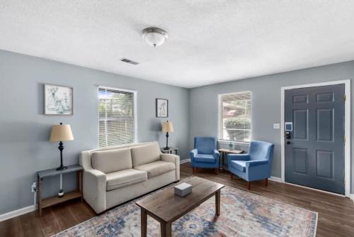 Norwood Casa | 5 Mins from Uptown & Near Airport- Norwood Nest