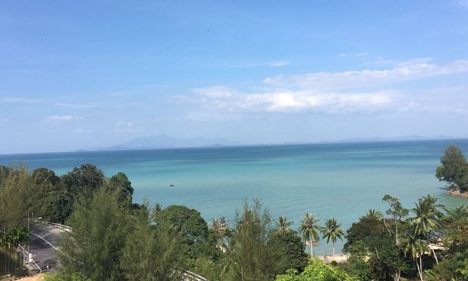 Tanjung Bungah Condominio | 5 mins to batu ferringhi beach family condo with great view