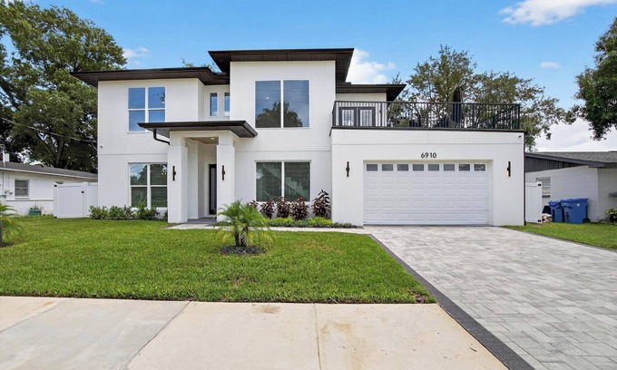 Orient Park Casa | 5 Mins to Casino, Private Pool, 4BR/3BA Retreat