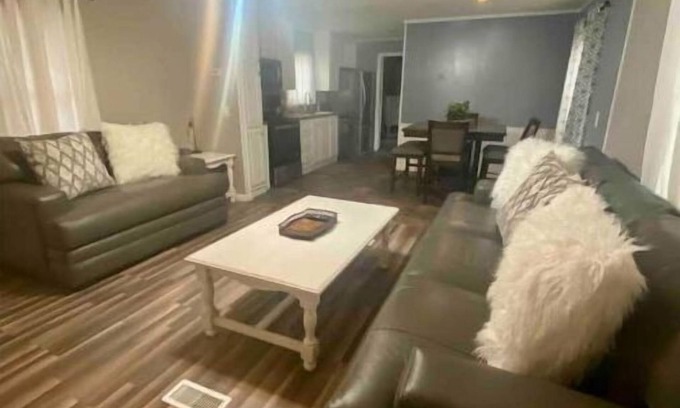 Sunshine Casa | 5 Mins to Dow, SNF, Westlake, Olin & Shintech!