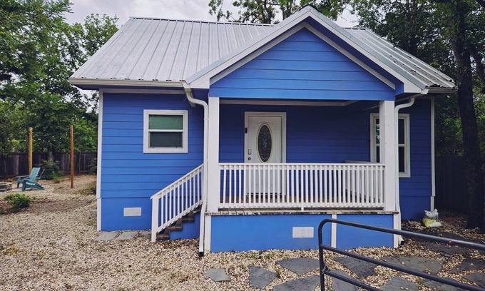 Somerville Cabaña | 5 mins to Lake Somerville | Sleeps 7 | Fire Pit