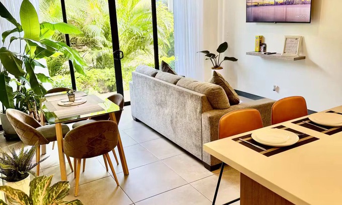 Alajuela Condominio | Un condominio completo y acogedor a 2 milla del Airport SJO!