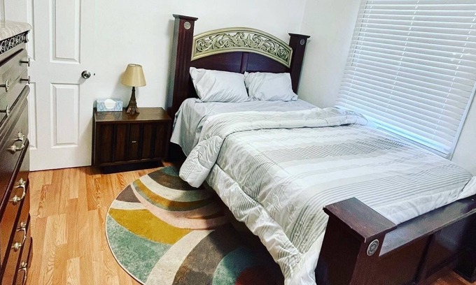 Hazel Park Casa | 5 minute to Downtown Ferndale! Cozy house (Pet-Friendly!)