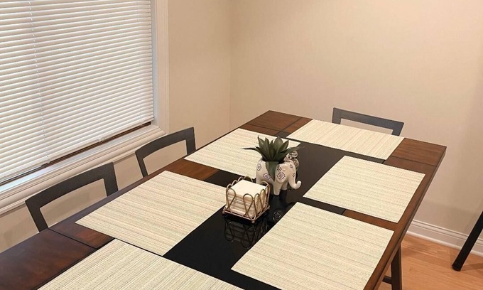 Brookfield Casa | 5-minute walk to the largest old school arcade in America! Family friendly.