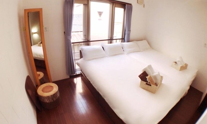 Kita Casa | 5 minutos en tren, 10 minutos en JR / 10 minutos de Umeda 5 minutos / 9 minutos en Namba / 7 minutos en Shintobashi / 45 minutos en Kyoto / baño de seguridad privado / wifi