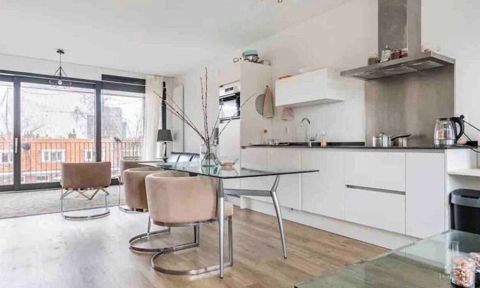 Van der Pekbuurt Apartamento | 5 minutes from Central Station! Spacious and bright family apartment with roof terrace.