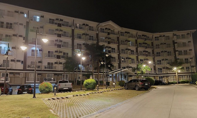 Mactan Export Processing Zone Condominio | 5 MINUTES FROM THE AIRPORT 1 BEDROOM WITH BALCONY