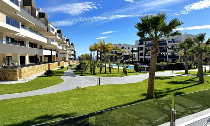 Orihuela Costa Apartamento | 5 minutes from the beach! Luxury apartment, spacious terrace and right by pool!