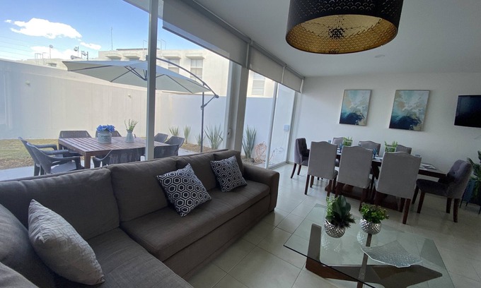 San Luis Potosi Condominio | 5 minutes to Industrial Zone! Family-sized condo with pool, gym and playground