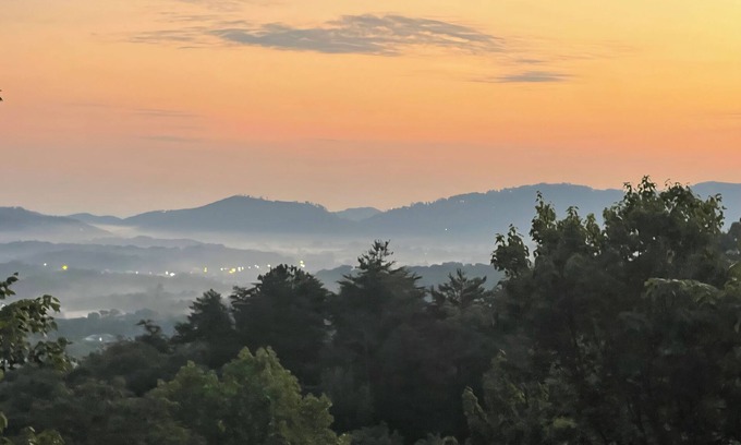 Wears Valley Cabina | 5 Minutes to National Park - Stunning Mountain Views in Wears Valley - Hot Tub