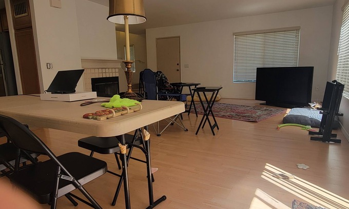 Stevenson Ranch Casa | 5 minutes to the Magic Mountain theme park! The whole family-sized townhouse.