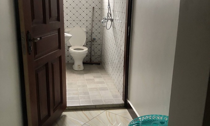 Bukoto Apartamento | 5 minutes to the recreation center!Family-sized condo with a balcony.
