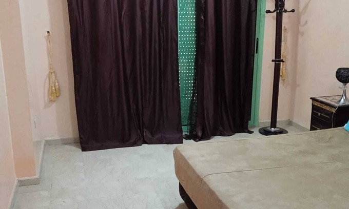 Hivernage Apartamento | 5 minutes to Town center! Family-sized condo with game room &