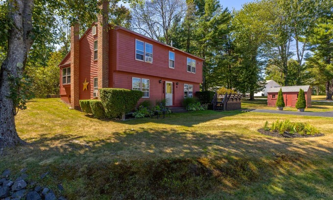 Old Orchard Beach Casa | 5 Minutes to OOB! Fire Pit & Deck, Dogs Welcome, Family Friendly, Sleeps 10