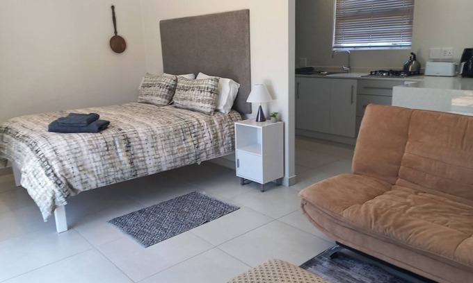 Trawal Apartamento | 5 minutes to world famous beach, 1GB Wi-fi, Solar, centrally located
