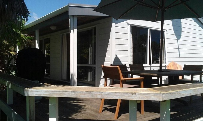 Matarangi Casa | 5 minutes walk to beautiful beach & shops, fully fenced section pet friendly.