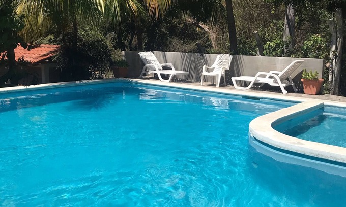 La Libertad Casa | 5 minutes walk to private beach, gated community, security surveillance