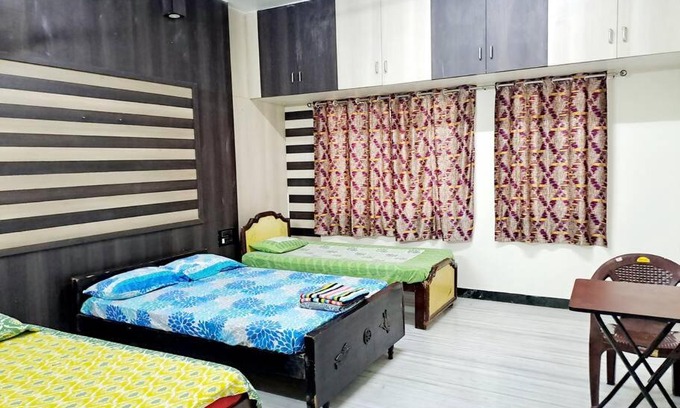 Chromepet Casa | 5 minutes walk to Rela 7 minutes drive to Airport AC Kitchen Bedroom3