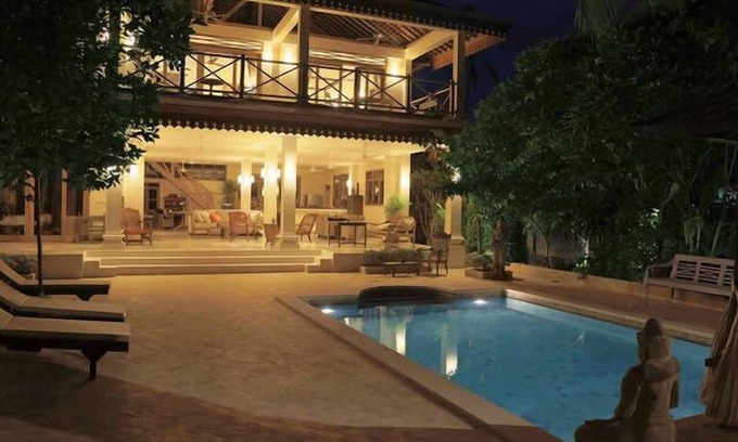 Legian Villa | A 5 minutos a pie de doble y seis de playa elegante 4 Bdr Villa