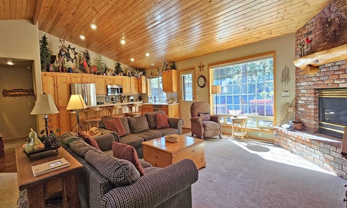 Deer Park Casa | 5 Modoc-Sunriver, Oregón: bañera de hidromasaje, barbacoa, WiFi, SHARC Aquatics, Tubing Hill, el monte. Bachelor, Golf, Deschutes River, Tenis, Senderos para bicicletas
