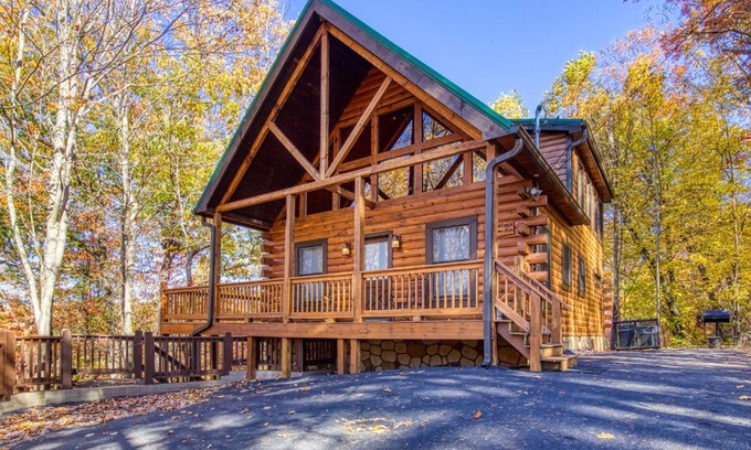 Gatlinburg - Pigeon Forge Casa | 5'O clock Somewhere- Hot Tub, Game Room, WIFI, FREE attraction tickets for each paid day!
