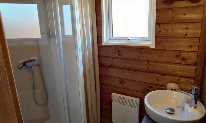 Laruns Cabina | 5-person comfort lodge by the river