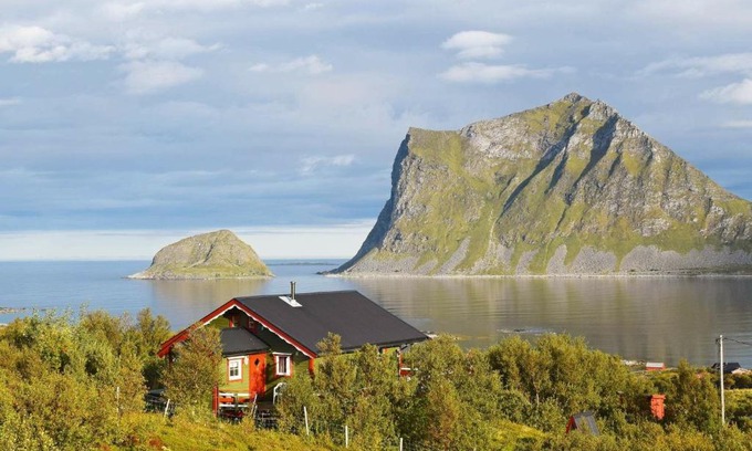 Vestvagøy Casa | 5 person holiday home in LEKNES