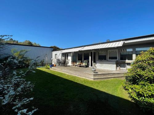 Vastra Frolunda Casa | 5 person holiday home in VÄSTRA FRÖLUNDA