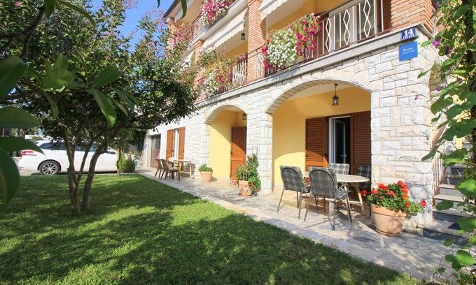 Porec Apartamento | 5 persons, near the sea and city center, with barbecue and private parking