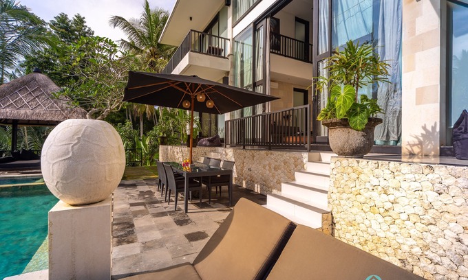 Abiansemal Villa | 5 * Villa con piscina en Ubud con recogida gratuita en el aeropuerto y uso gratuito de bicicletas.