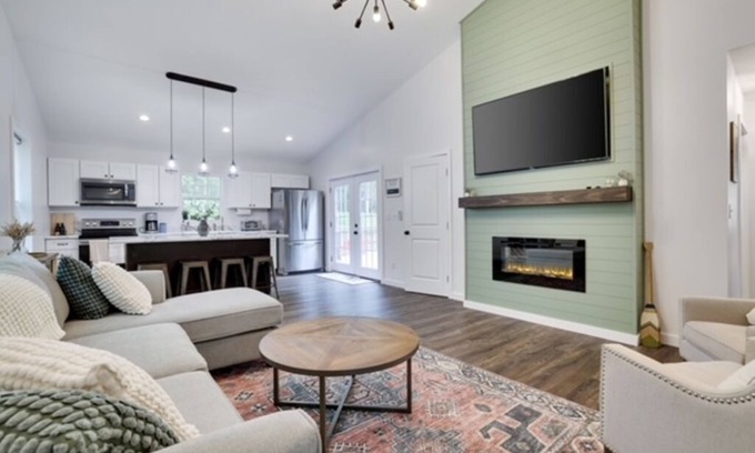 Tafton Casa | 5 Rooms 3 Bath-Lake Wallenpaupack RetreatnSpace Avail for Boat or PWC w/Trailer!