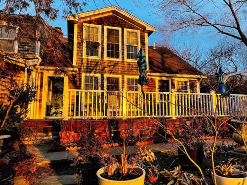 Provincetown Casa | 5 star 1,550 SF - The Gale Force Farmhouse at Telegraph Hill - Modern, Renovated