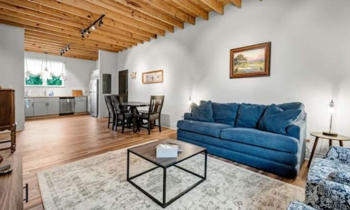 Downtown Apartamento | 5-Star 2BR: Clean, Comfy, SuperHost Hospitality
