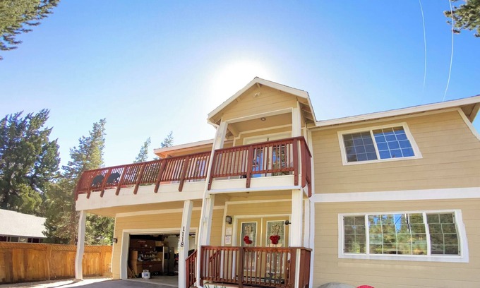Tahoe Paradise Casa | ¡Lujo y diversión para todos, incluso mascotas! Bañera de hidromasaje, piscina Tbl, cerca de esquí, lago, kayaks
